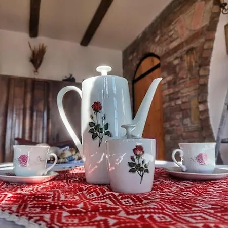 Tetrebov Salas In The Peaceful Fields Case de vacanță Futog