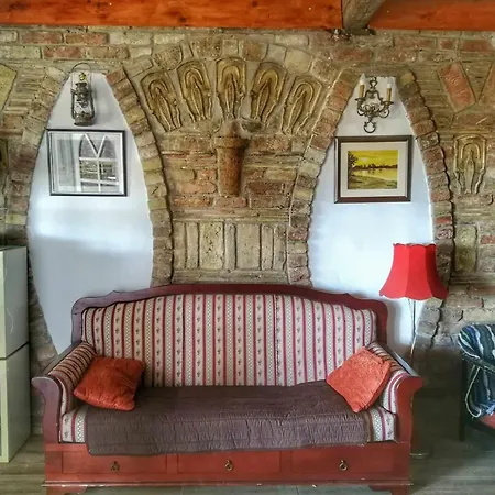 Tetrebov Salas In The Peaceful Fields Case de vacanță Futog