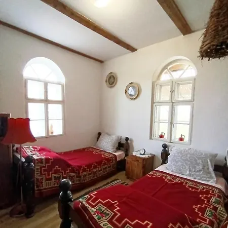 Case de vacanță Tetrebov Salas In The Peaceful Fields