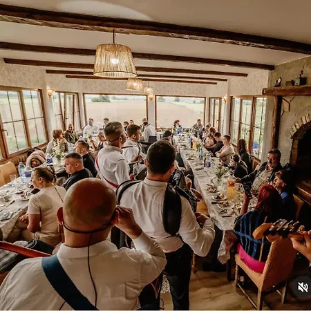 Case de vacanță Tetrebov Salas In The Peaceful Fields Futog